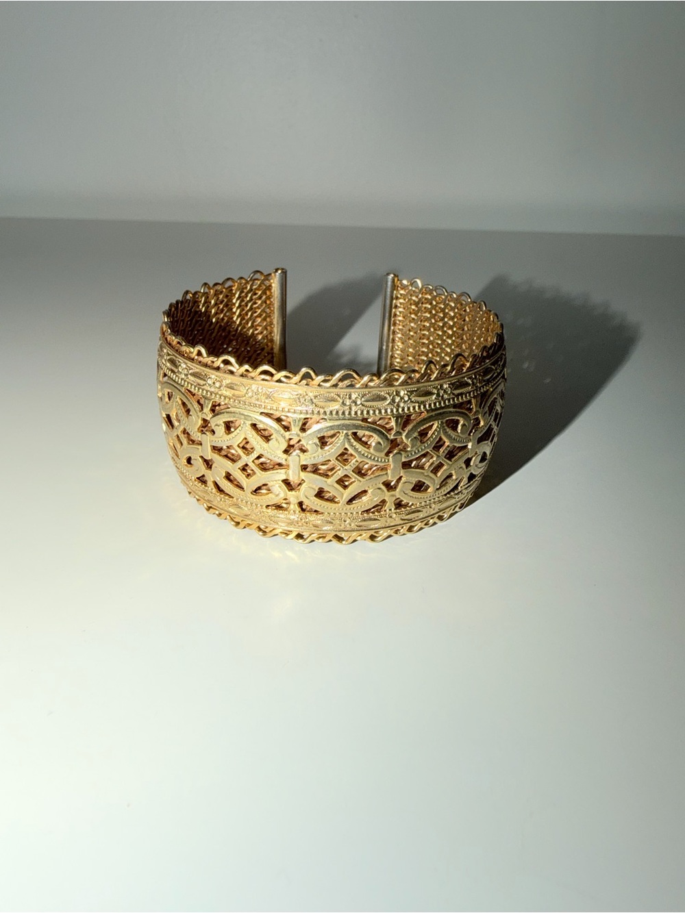 Elegant Vintage Gold-Tone Mesh Flexible Cuff Bracelet